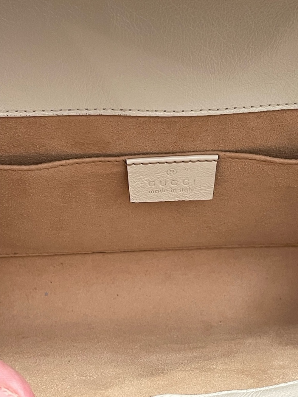 Gucci White Leather Shoulder Bag with Tiger Detail - Picture 8 of 11